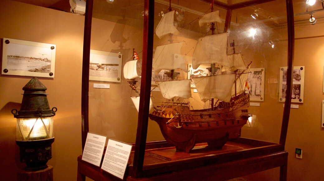 Museo del Capitán Dulché que incluye vistas de interior