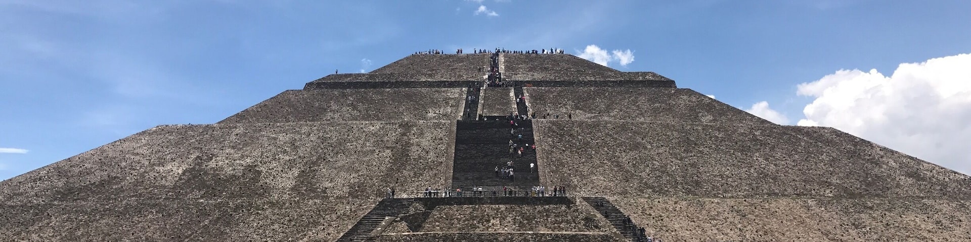 La Pirámide del Sol is the largest pyramid in Teotihuacán right outside of Mexico City. It was built around 1800 years ago. On the other side of this side you can find La Pirámide de La Luna and other smaller structures. #instone #aboveitall