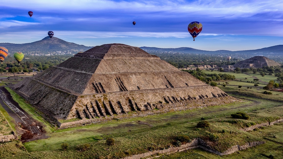 Aerial view of hot air balloons above the Teotihuacan pyramid in Mexico city