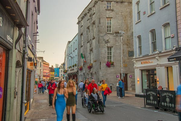 Lynch\'s Castle featuring a city and street scenes