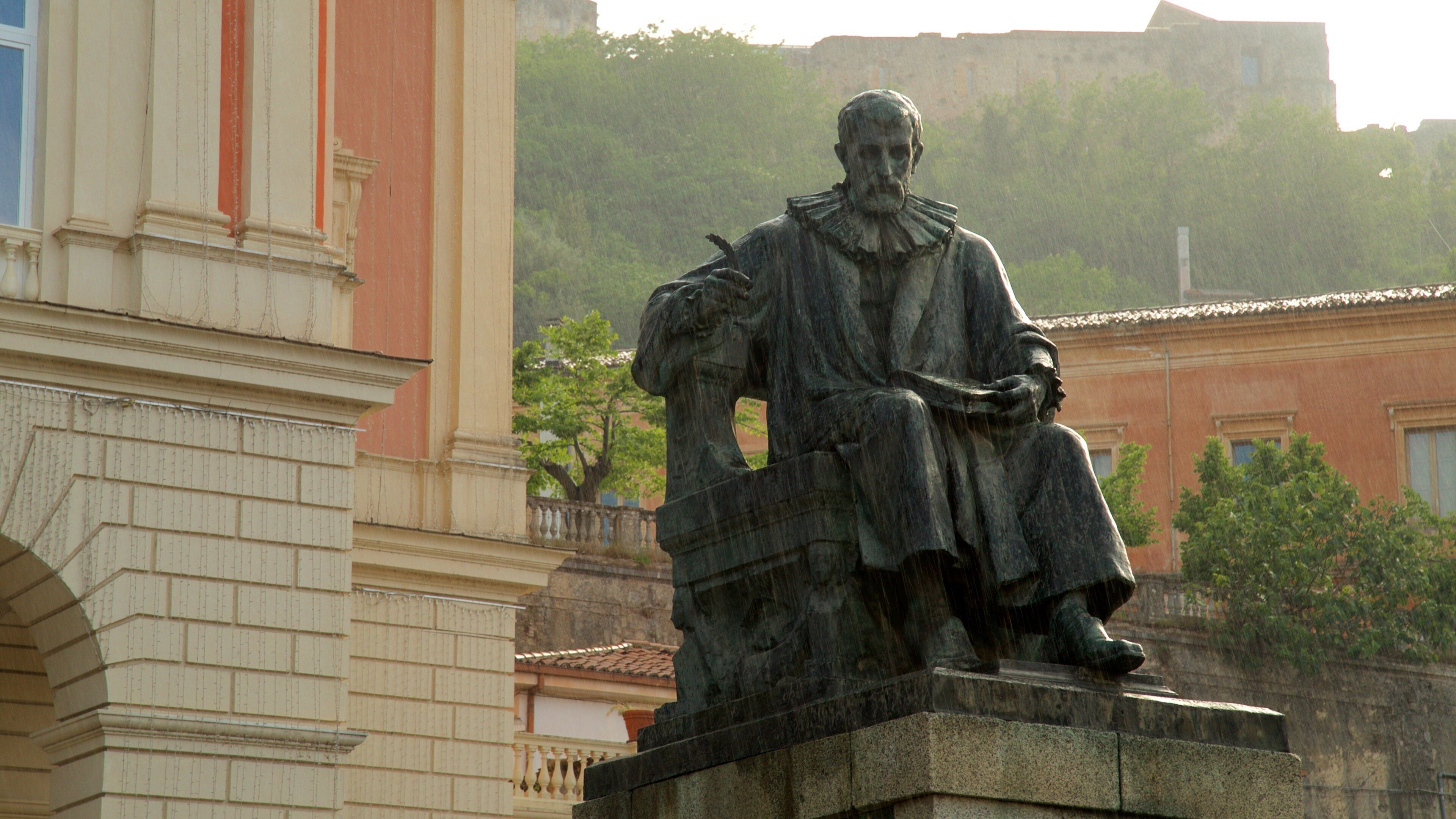 Piazza XV Marzo showing a statue or sculpture and heritage elements
