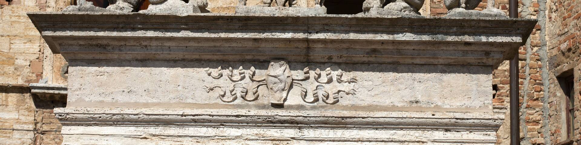 Old well in Piazza Grande - Montepulciano , Tuscany, Italy