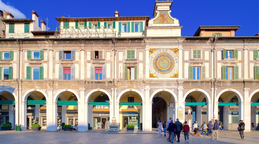 Torre dell\'Orologio showing street scenes and heritage elements as well as a small group of people