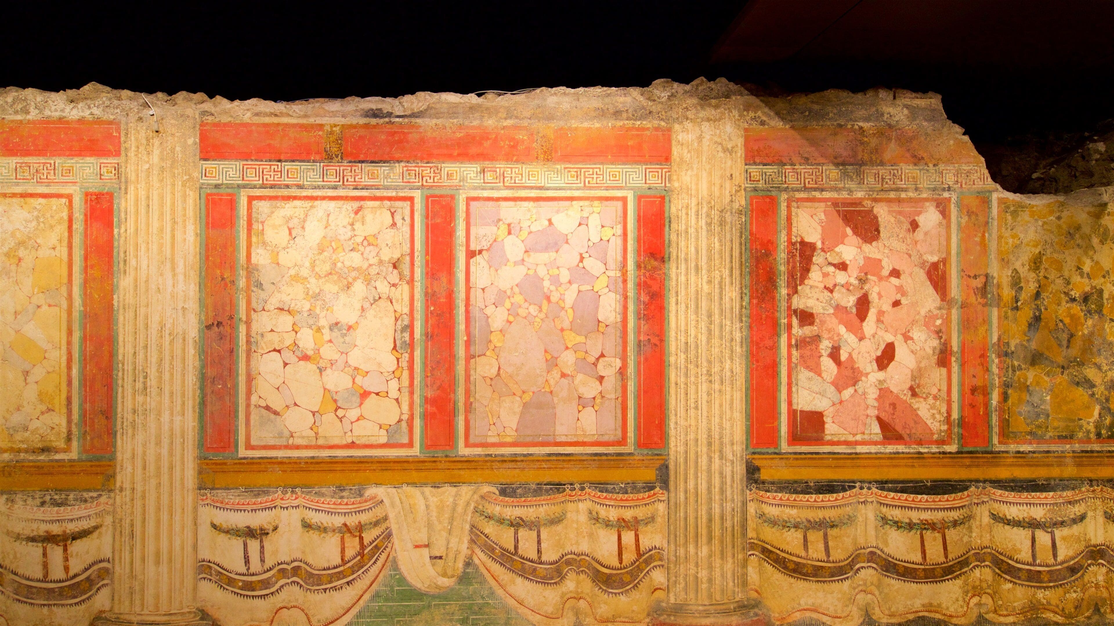 Tempio Capitolino which includes art and interior views