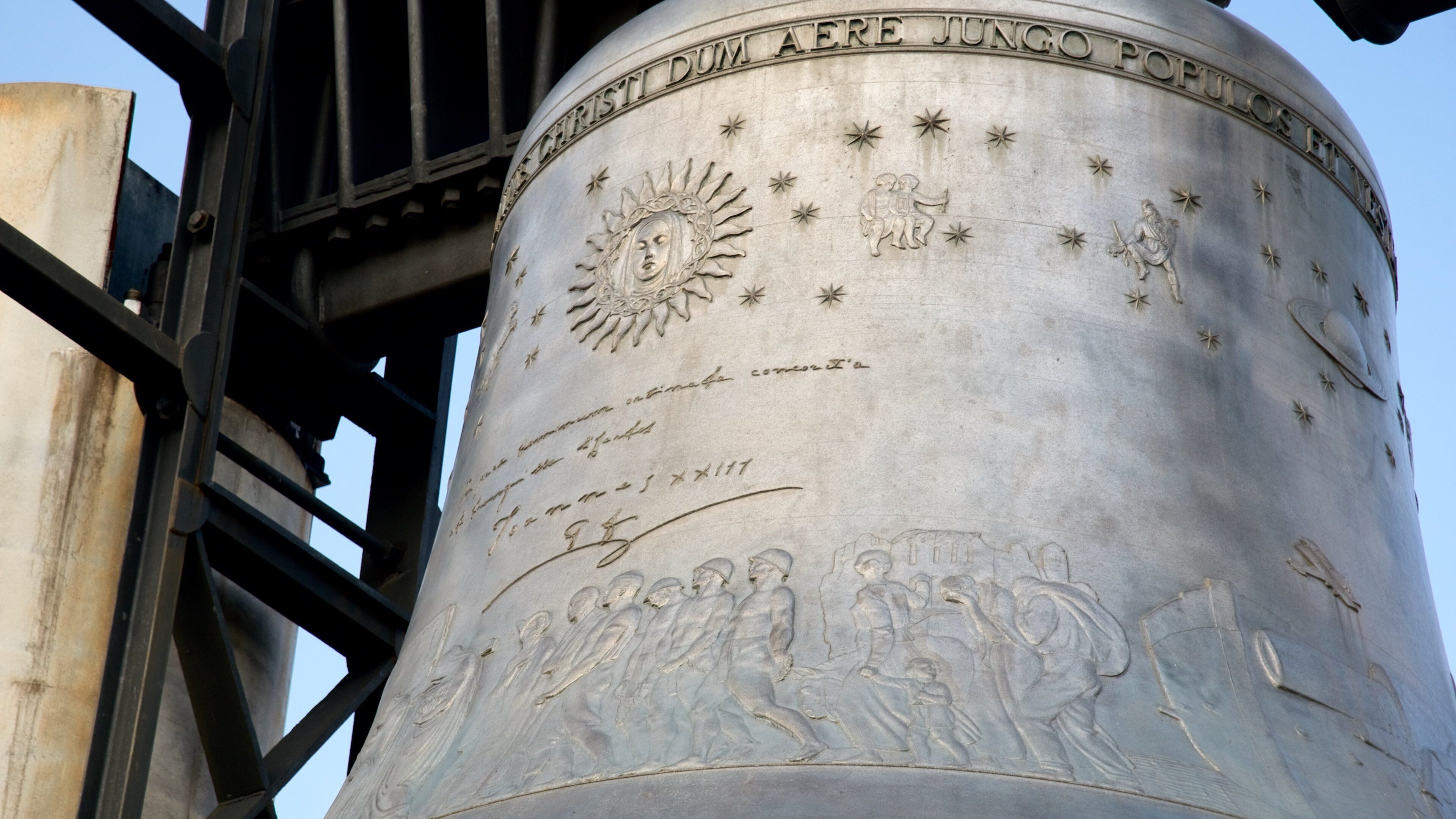 Bell for the Fallen which includes heritage elements