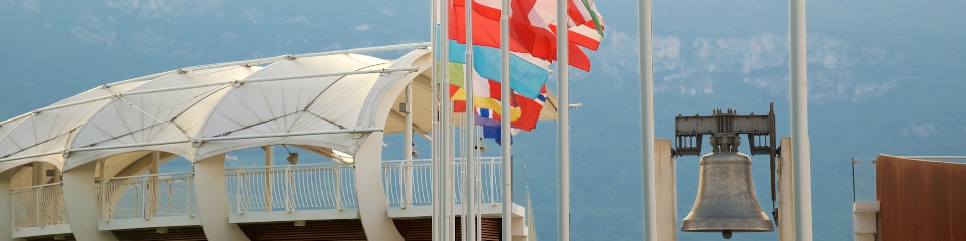 Rovereto showing a monument, heritage elements and military items