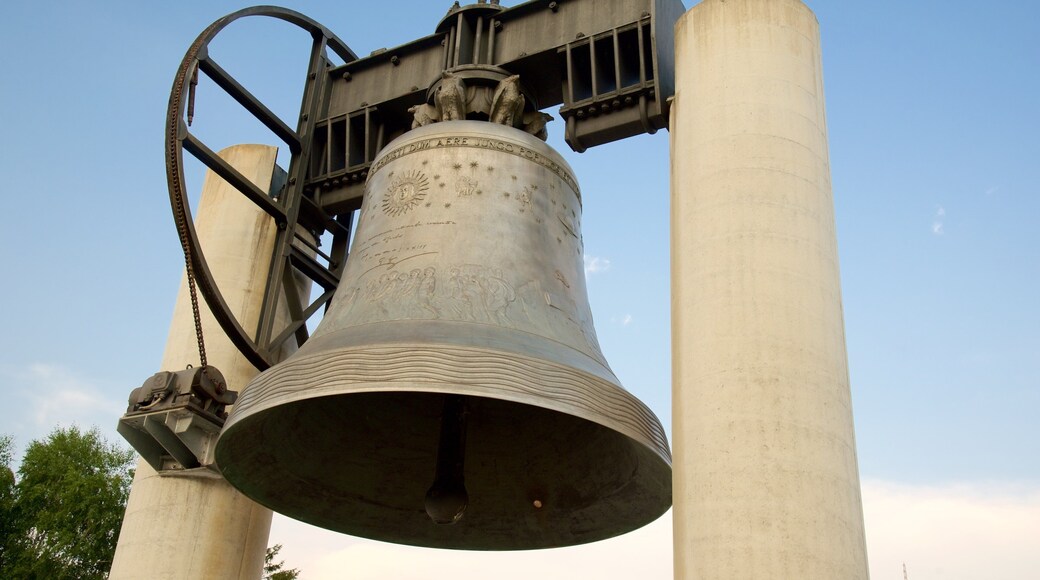 Rovereto fasiliteter samt historisk arkitektur og militærelementer