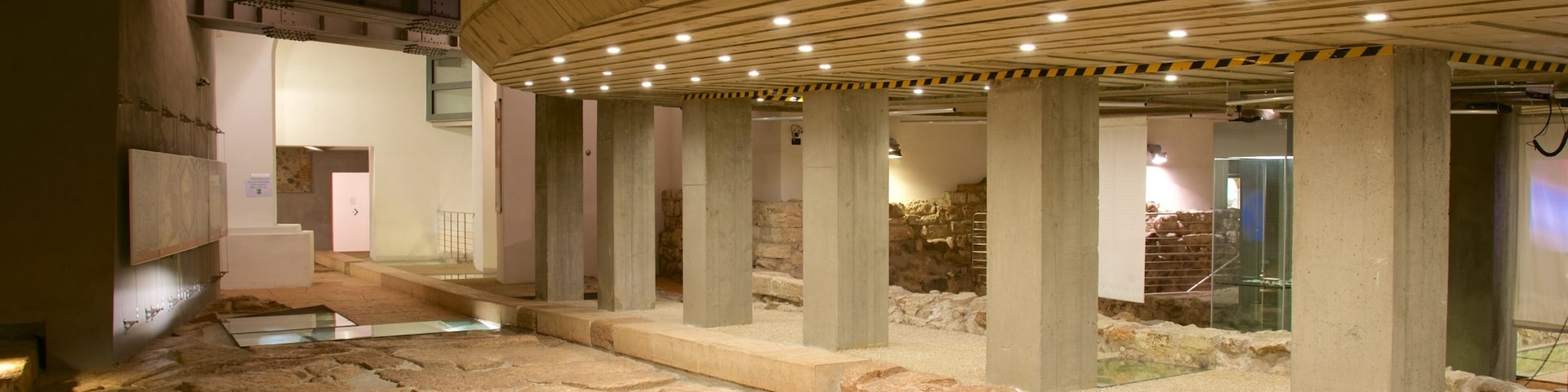 Trento mostrando vistas internas e elementos de patrimônio