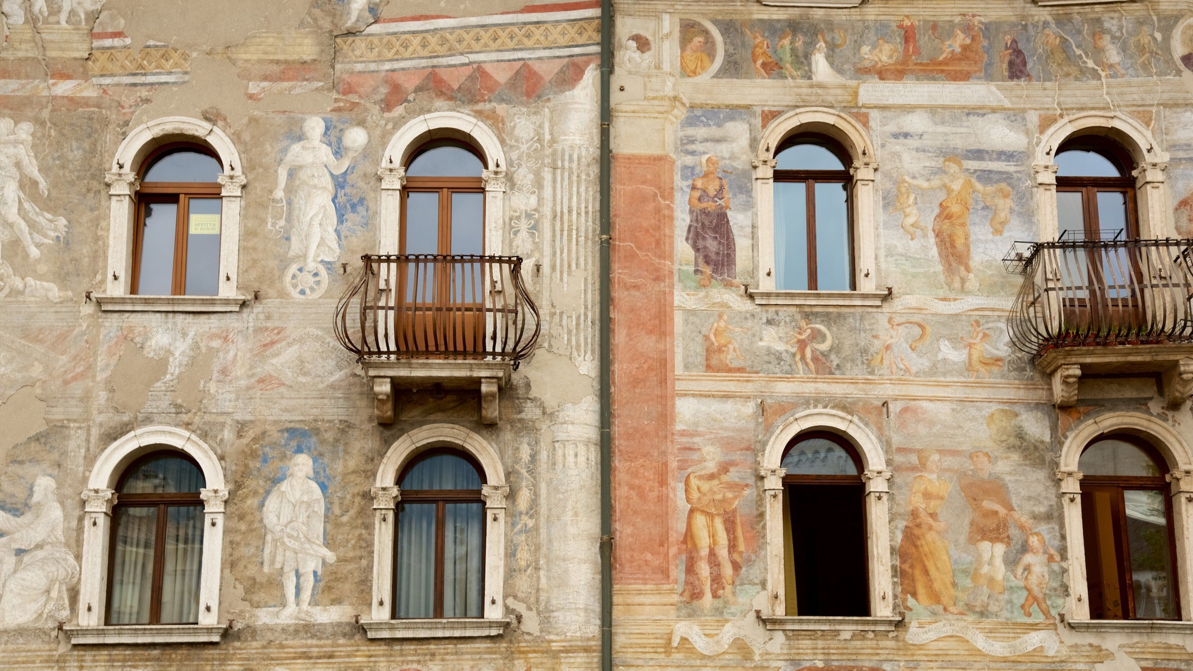 Trento che include architettura d\'epoca