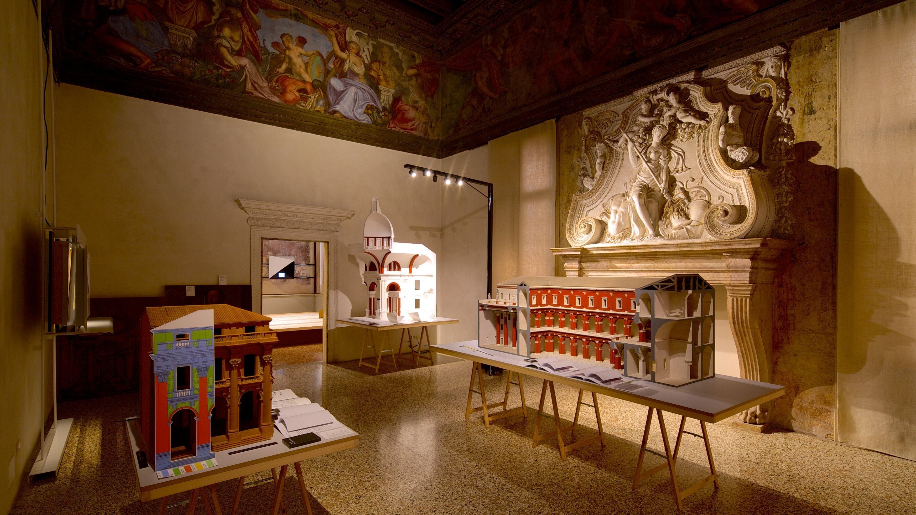 Vicenza showing interior views