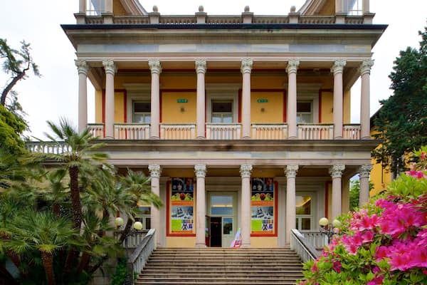 Villa Giulia das einen Geschichtliches, Haus und Wildblumen