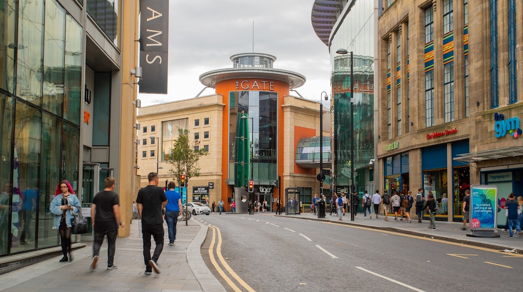 The Gate showing a city and street scenes