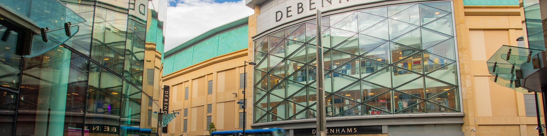The Gate showing signage, street scenes and a city