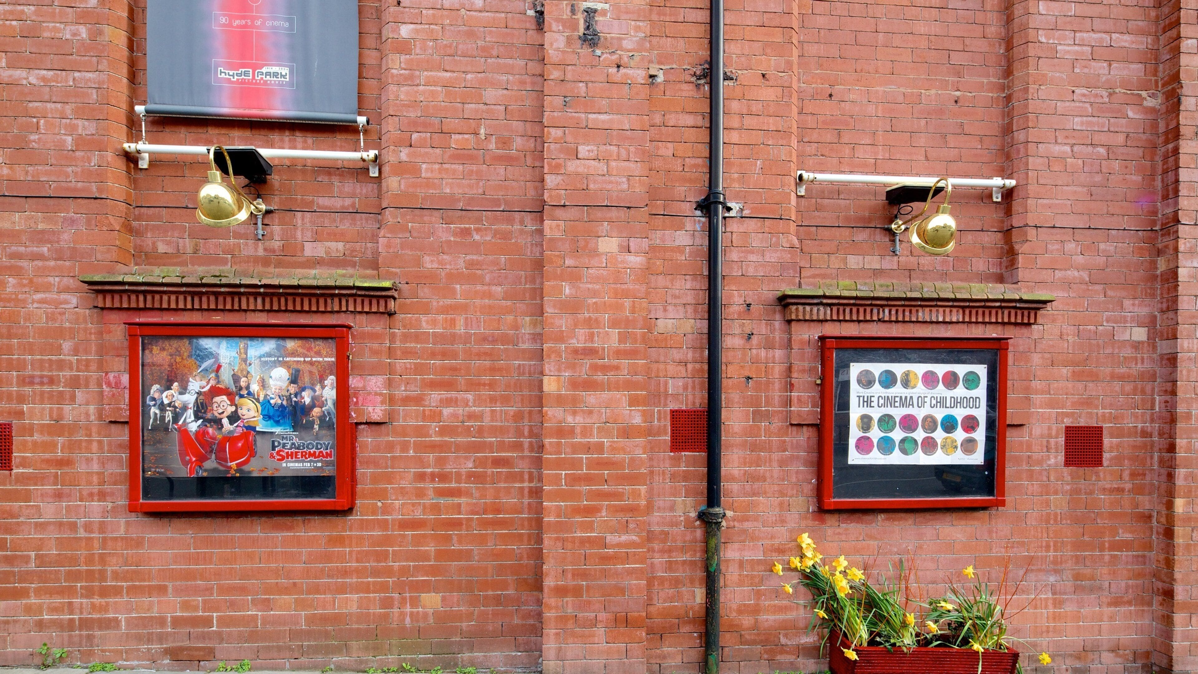 Leeds caracterizando arte ao ar livre, sinalização e cenas de teatro