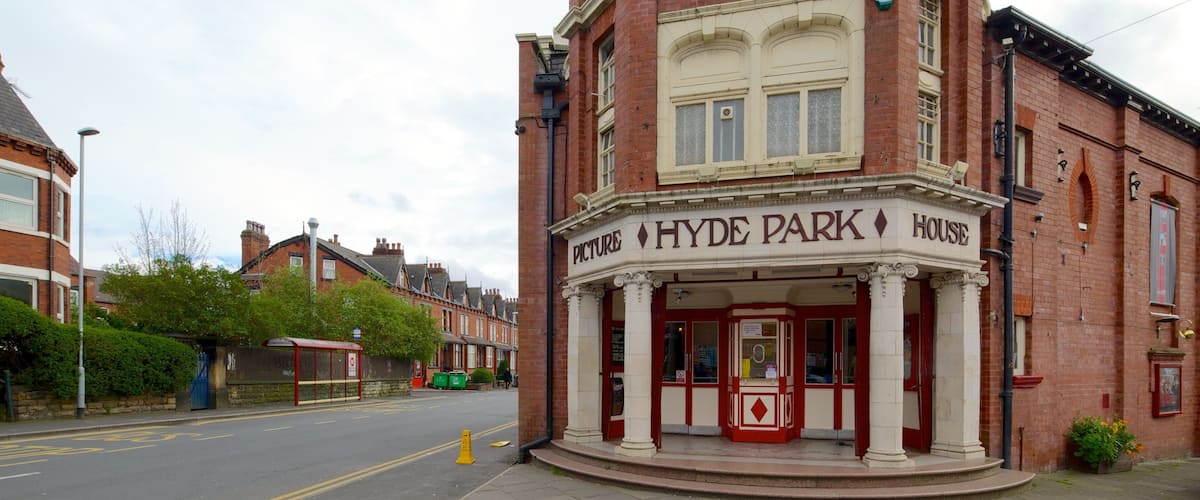 Leeds mostrando escenas de teatro y señalización