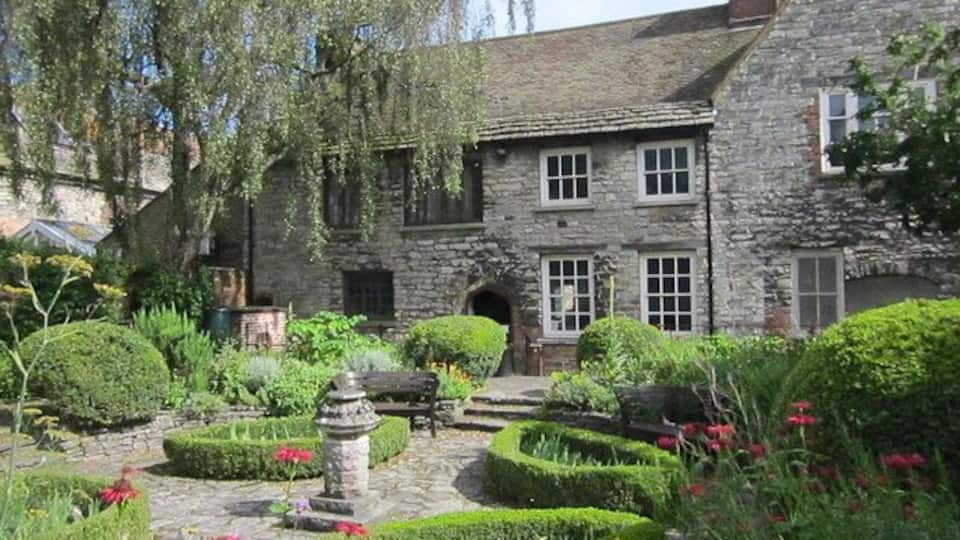 Scaplen's Court Museum & Garden