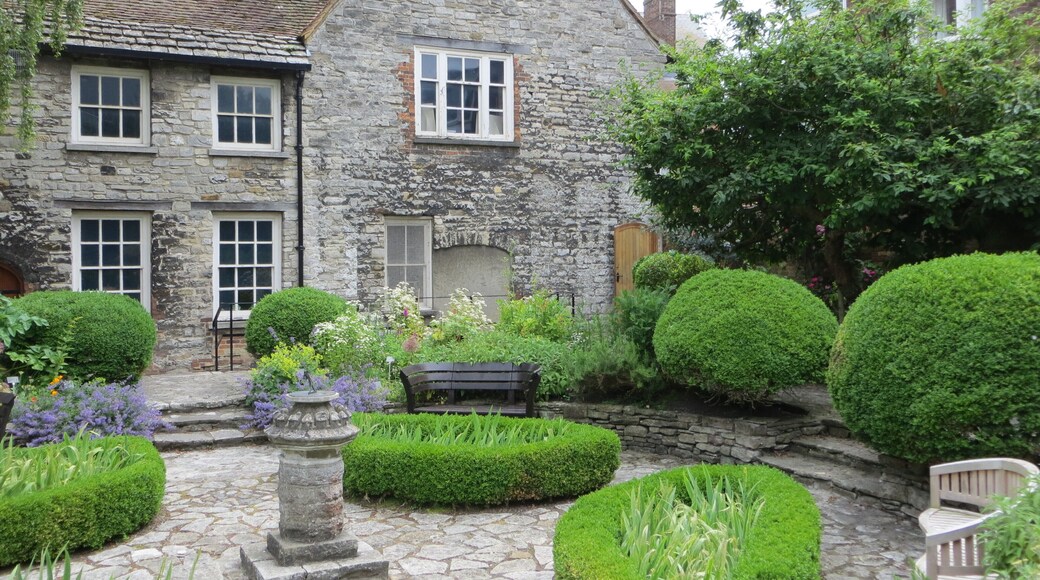 Scaplen's Court Garden