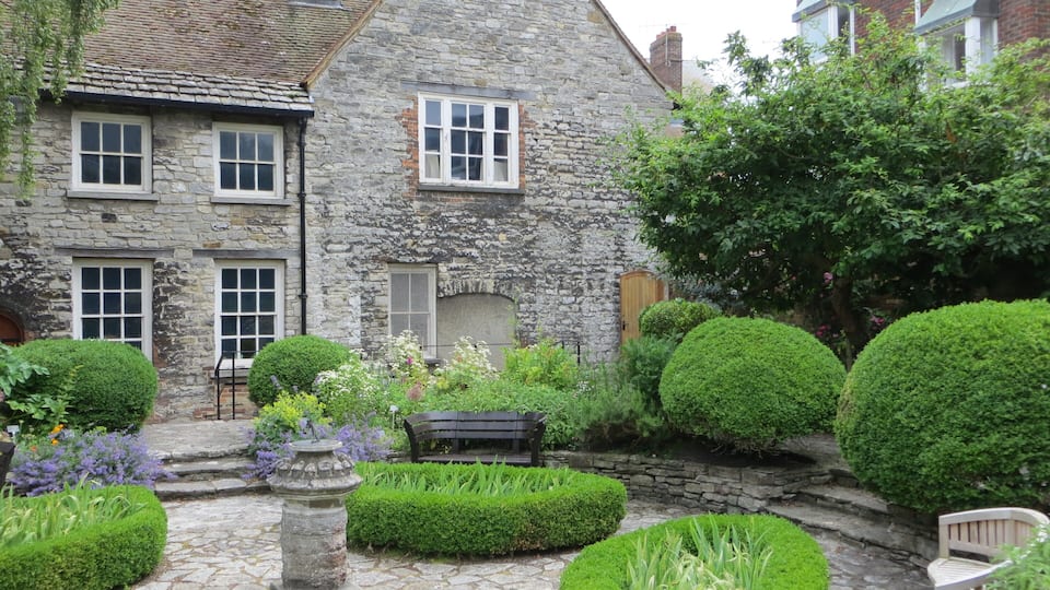 Scaplen's Court Garden