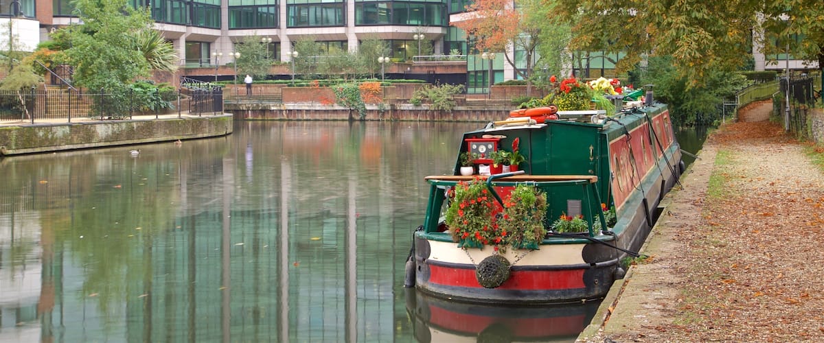 Kennet & Avon Canal showing a river or creek and a city
