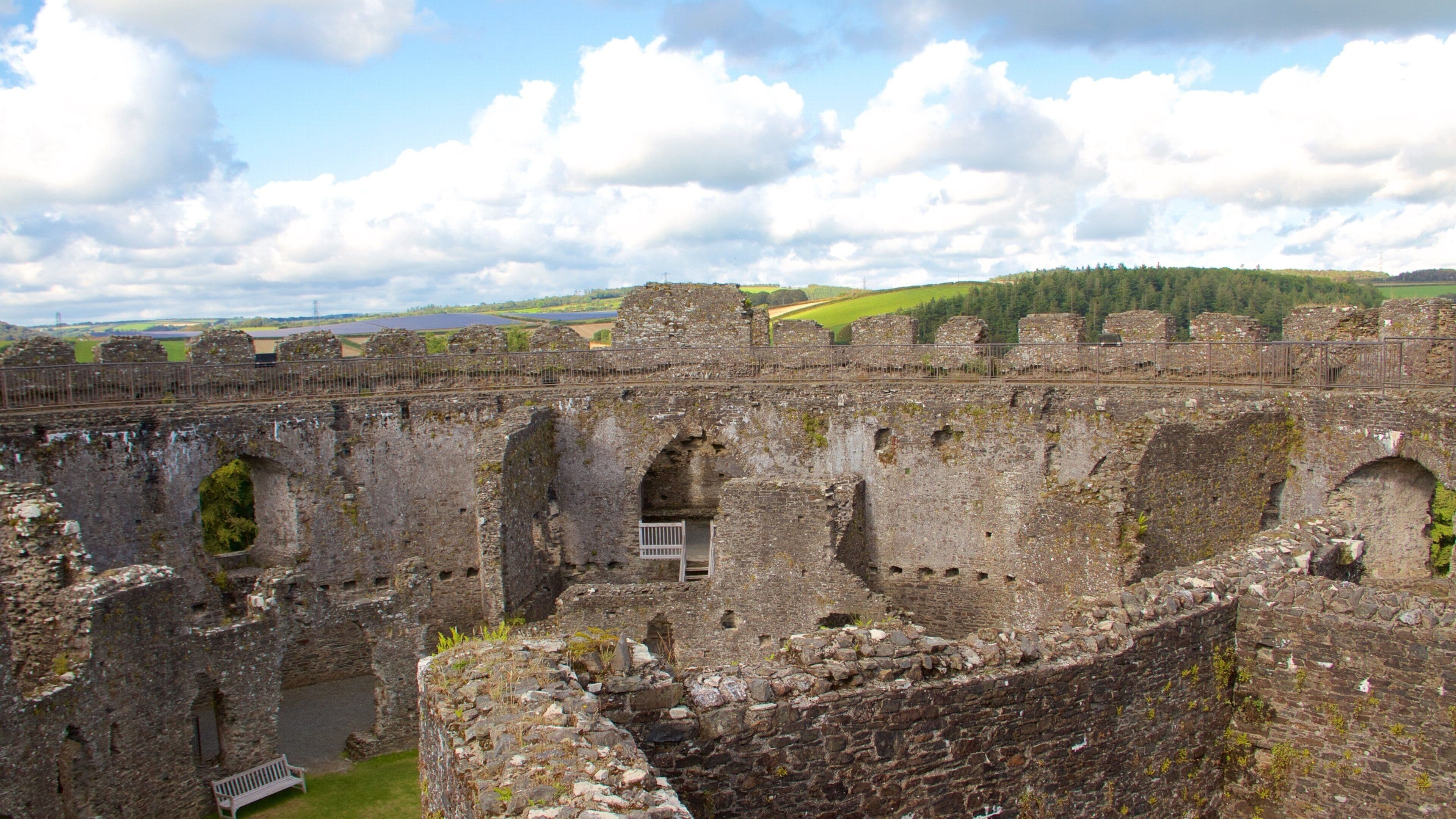Cornwall showing building ruins, château or palace and heritage elements