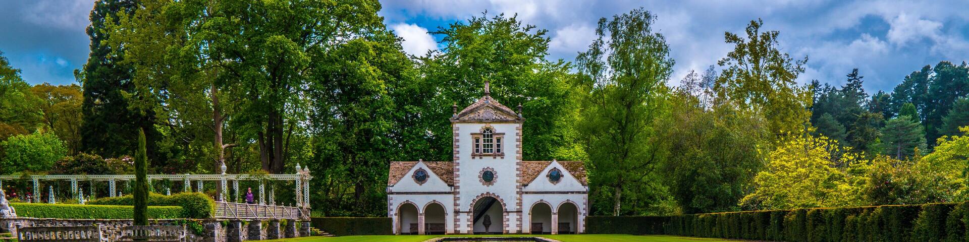 JNRX6J Lily Pond, Bodnant Gardens, North Wales.