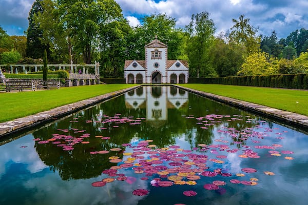 JNRX6J Lily Pond, Bodnant Gardens, North Wales.
