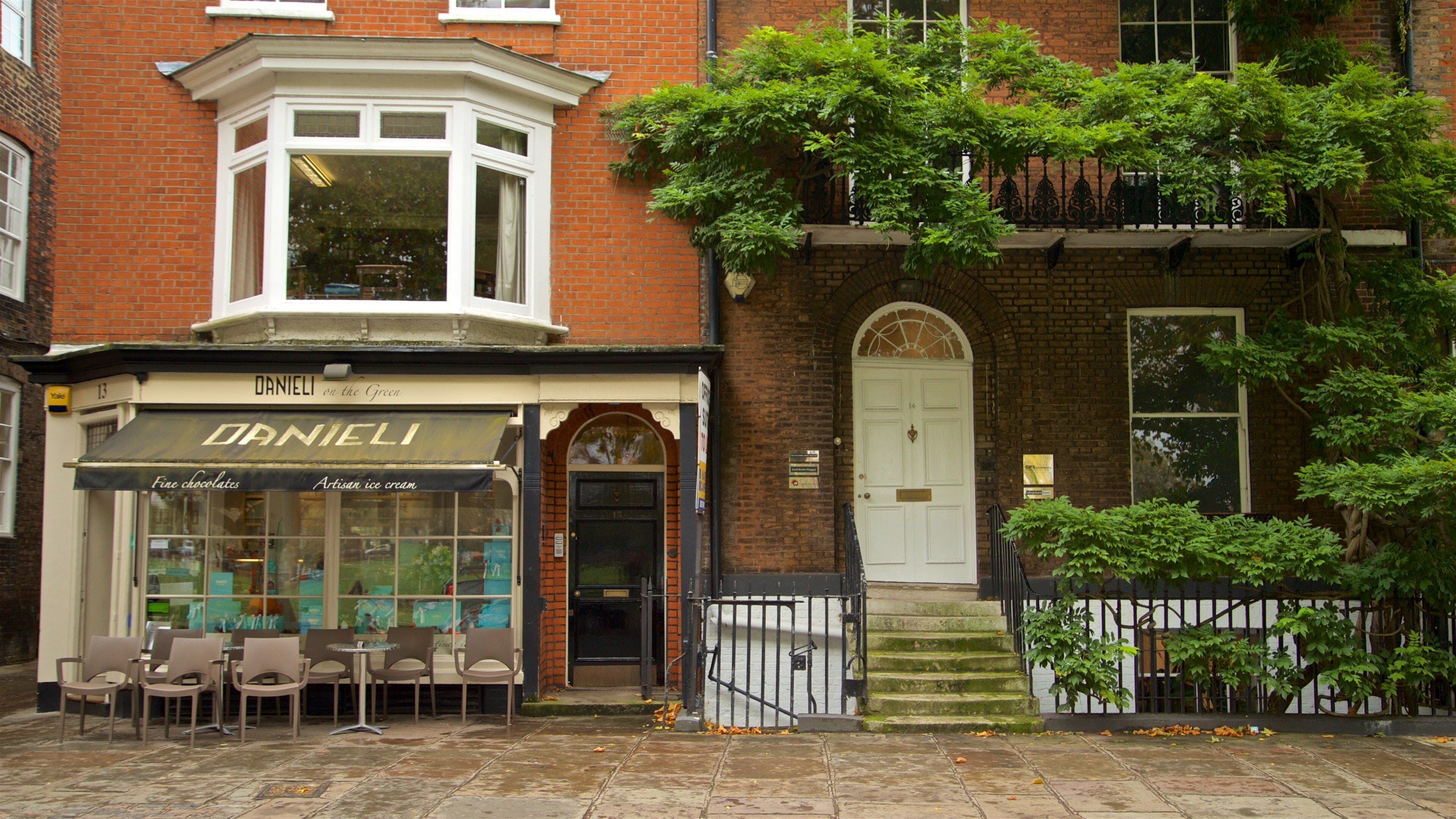 Richmond Green which includes a house