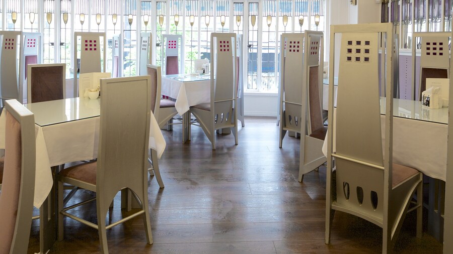 Glasgow which includes interior views