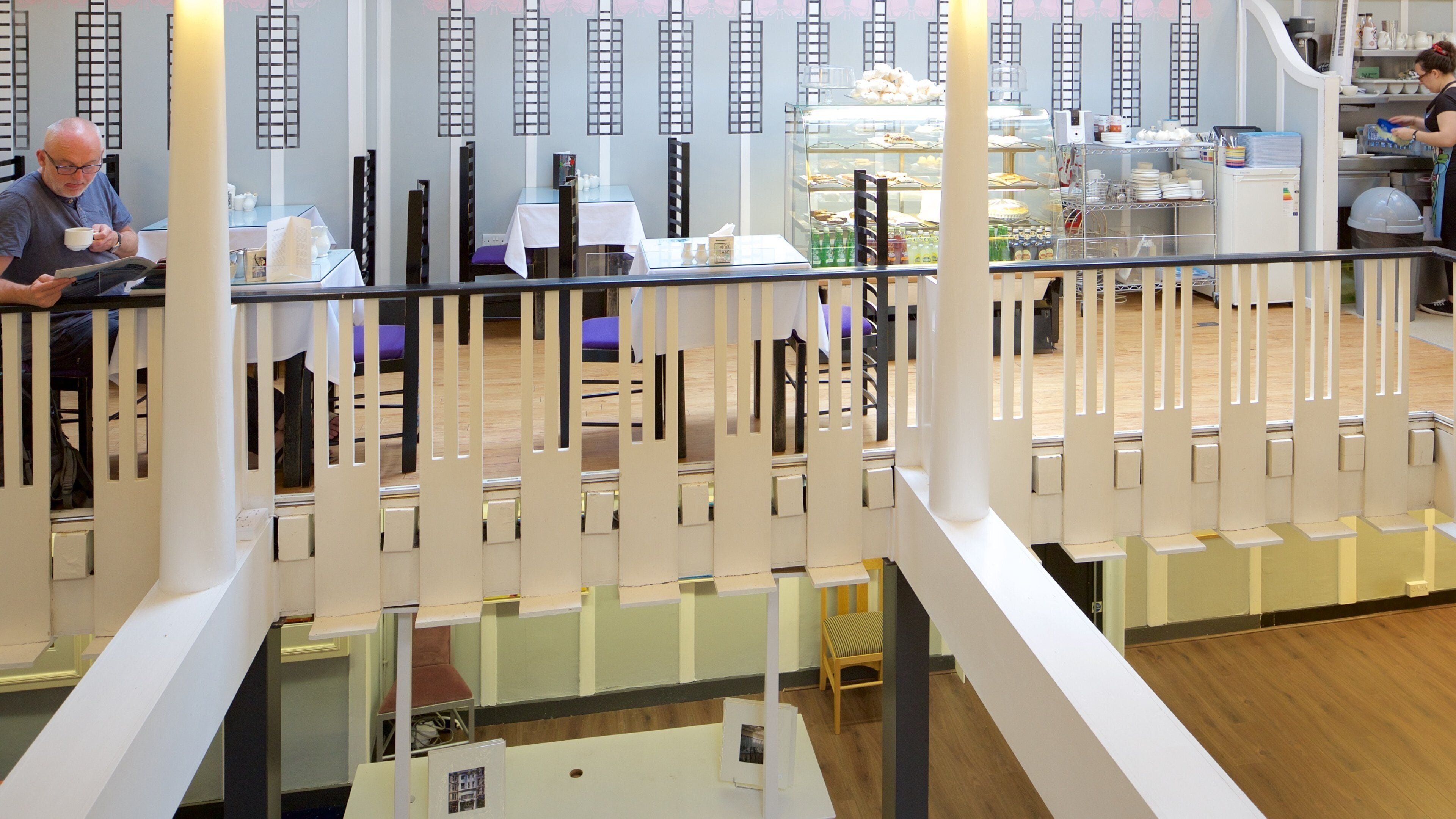 Glasgow ofreciendo vistas de interior, restaurantes y café