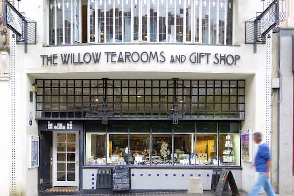 Glasgow which includes street scenes