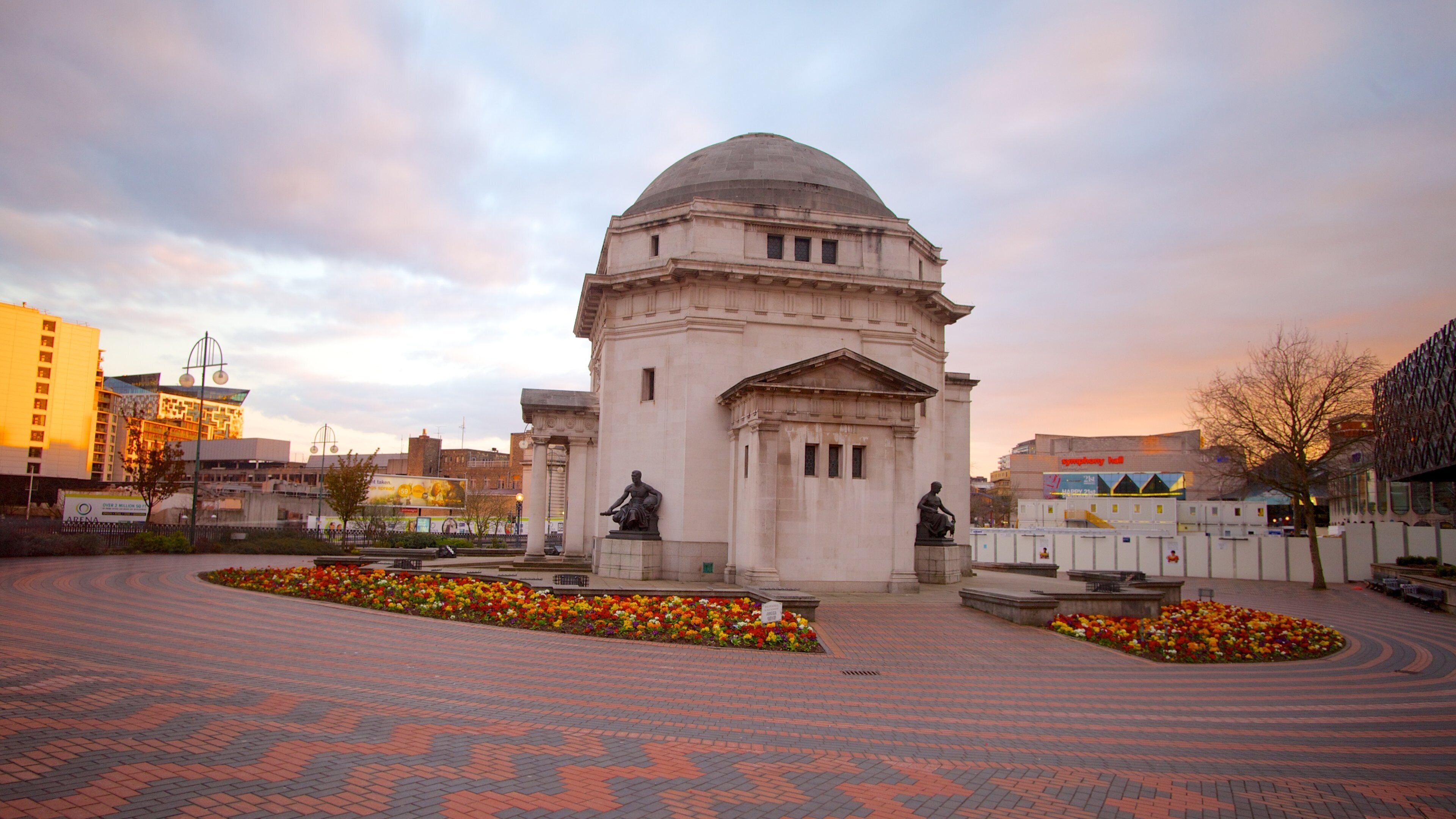 バーミンガム どの含み 遺跡, 夕焼け と 広場