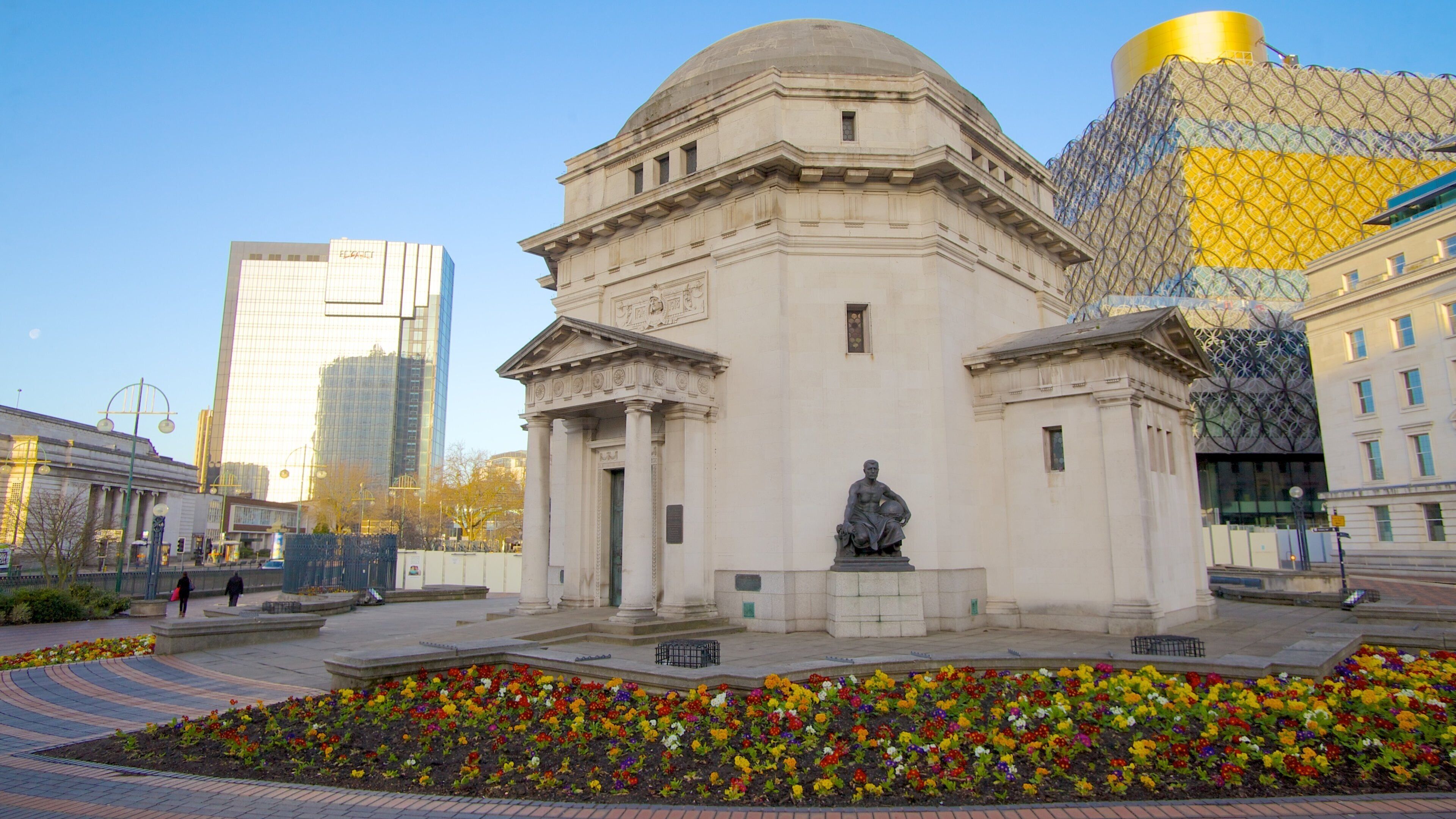 バーミンガム 表示 現代建築, 広場 と 花