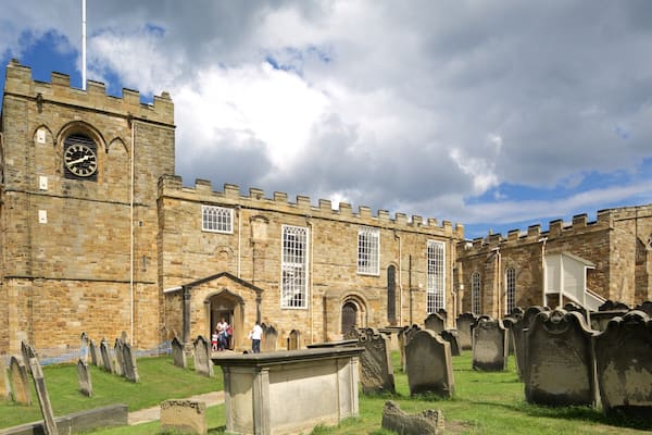 Whitby mit einem Burg und historische Architektur