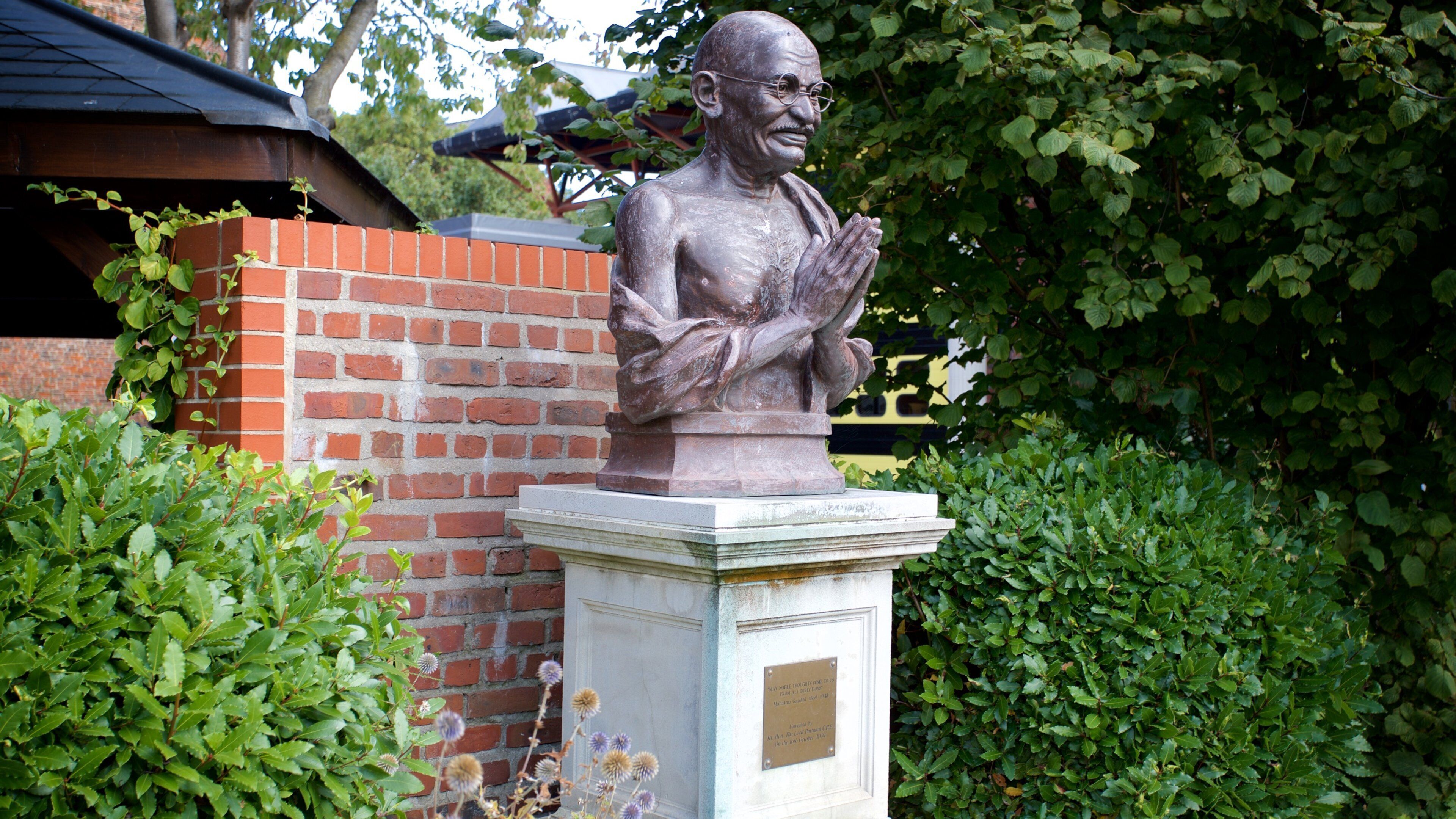 Museums Quarter which includes a statue or sculpture