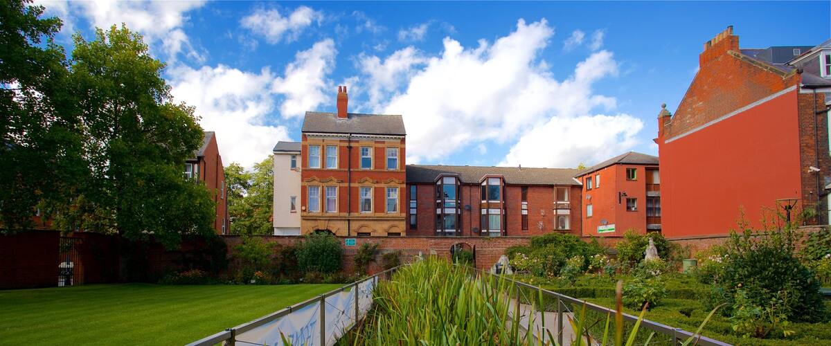 Museum Quarter featuring a park