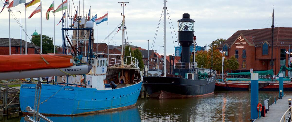 Barco faro Spurn mostrando una bahía o puerto