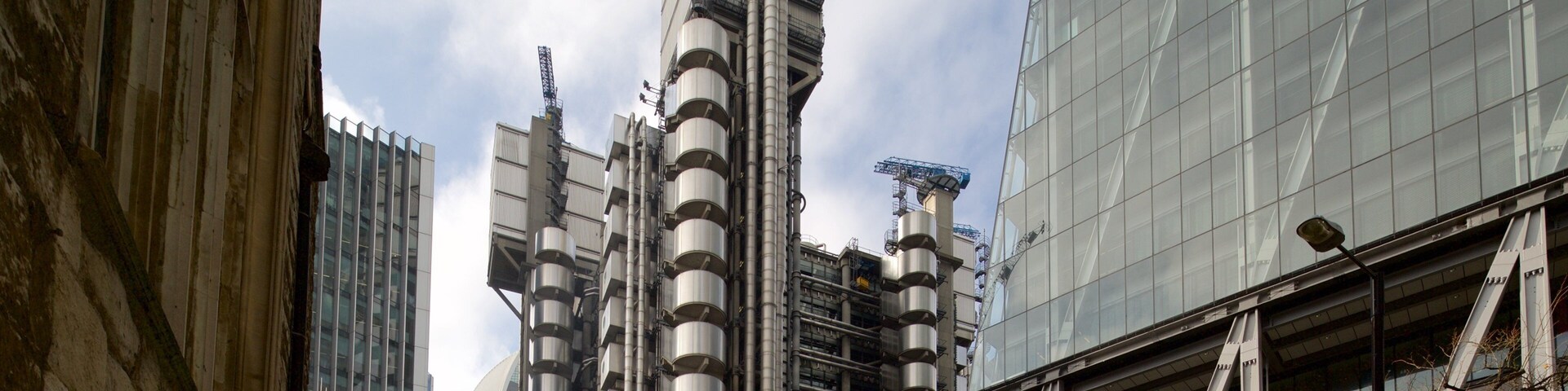 Londres que incluye arquitectura moderna y un rascacielos