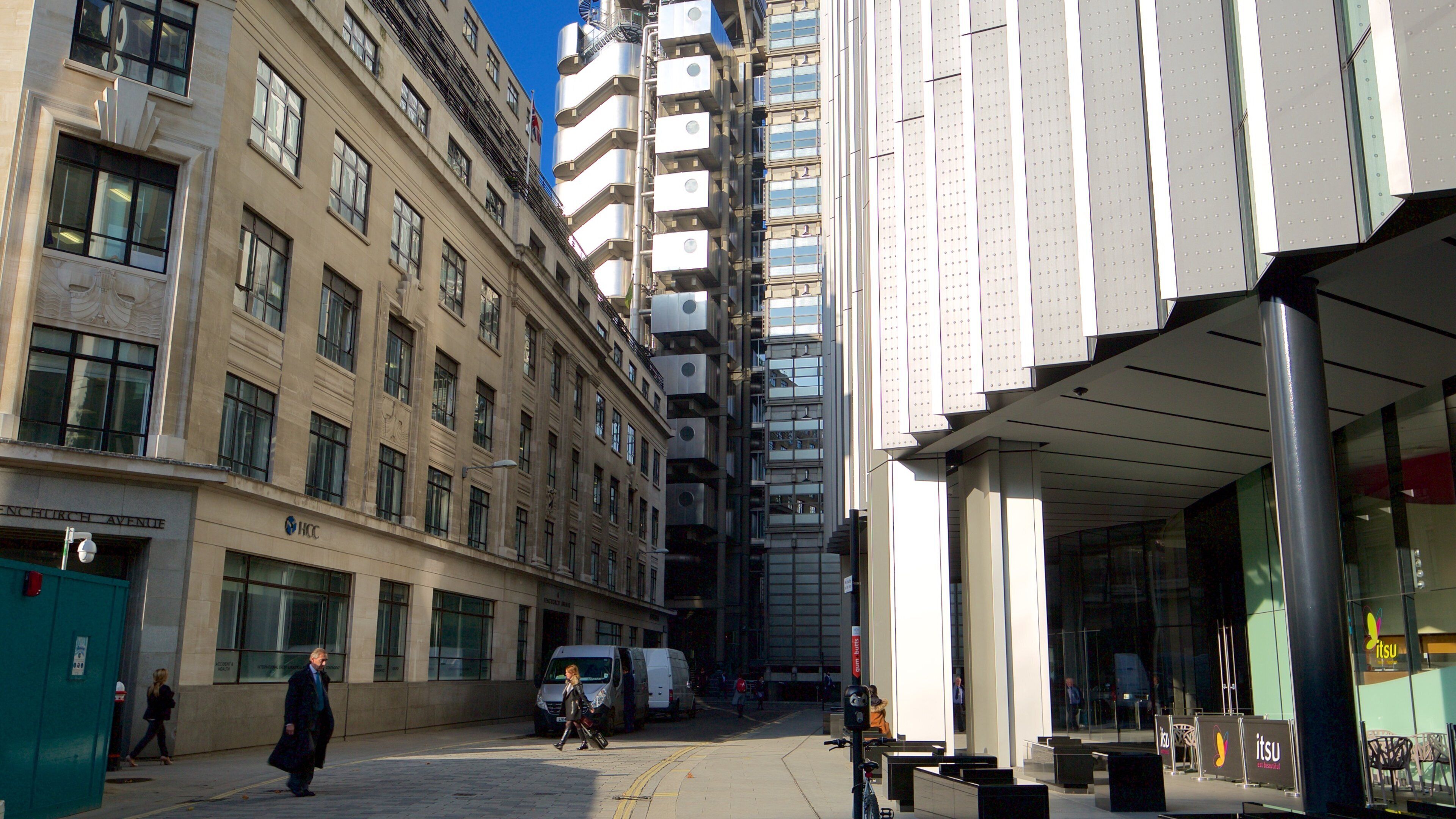Lloyd’s of London showing street scenes and a city