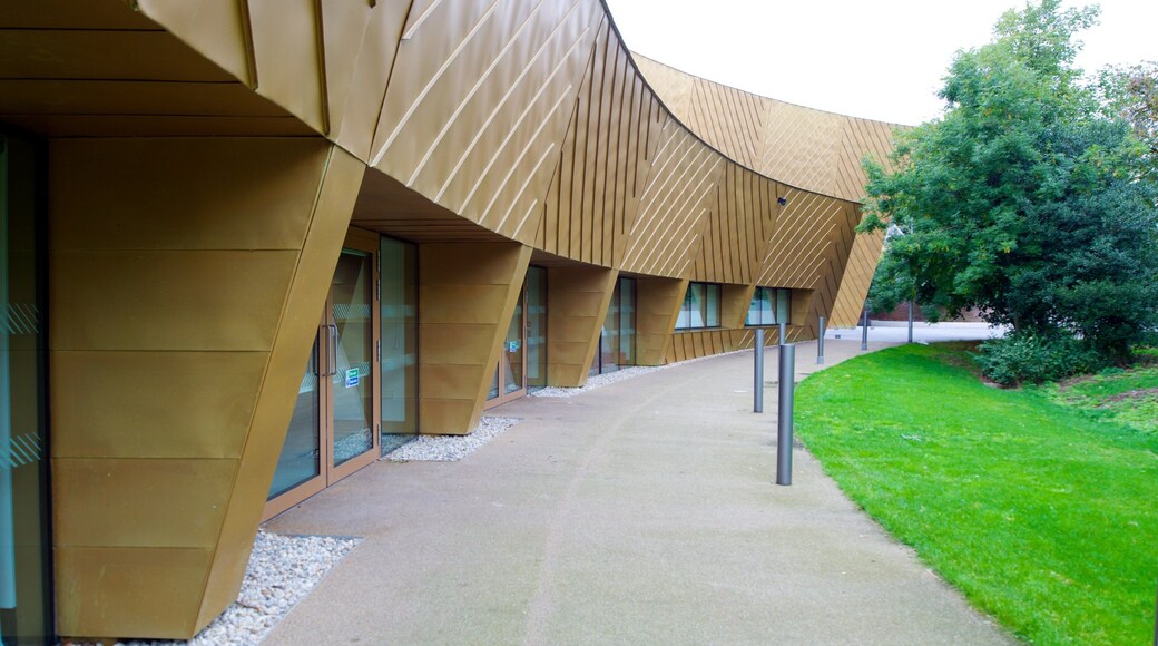 Colchester mostrando arquitectura moderna