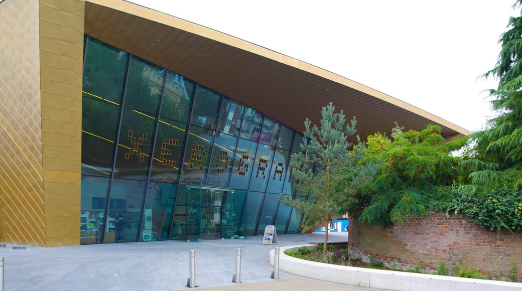 Colchester mostrando arquitectura moderna