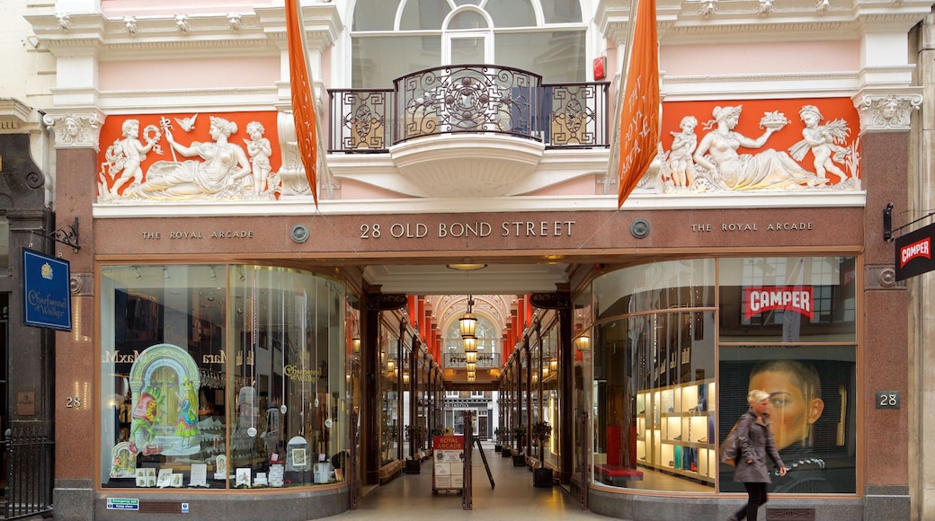 London featuring shopping, heritage elements and signage