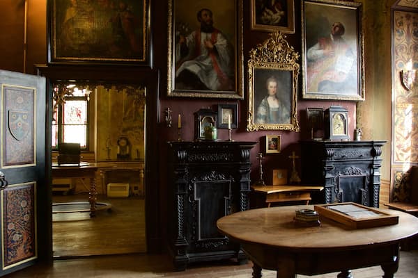 Sopron showing art and interior views