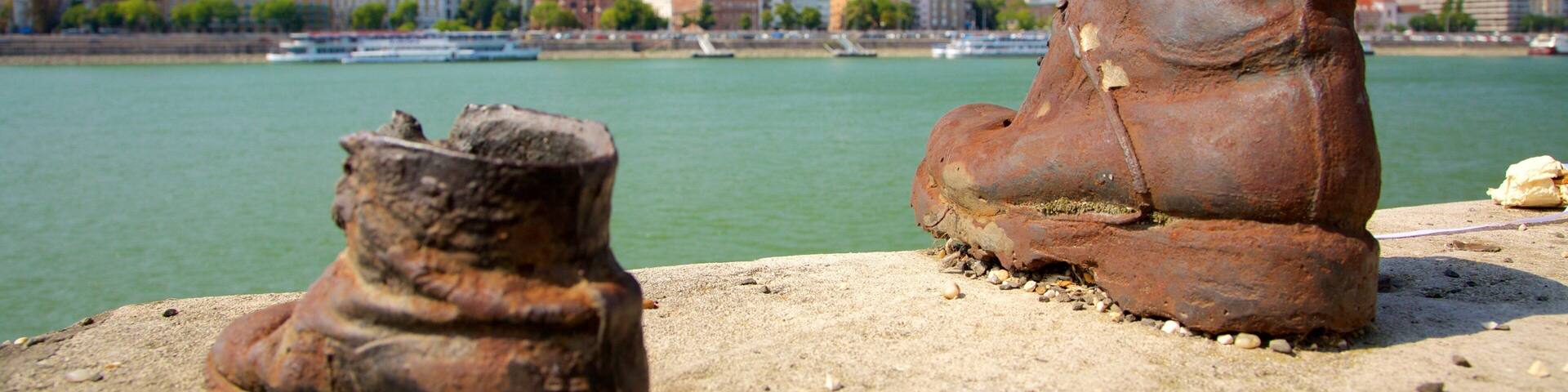 Budapest showing heritage elements and a river or creek