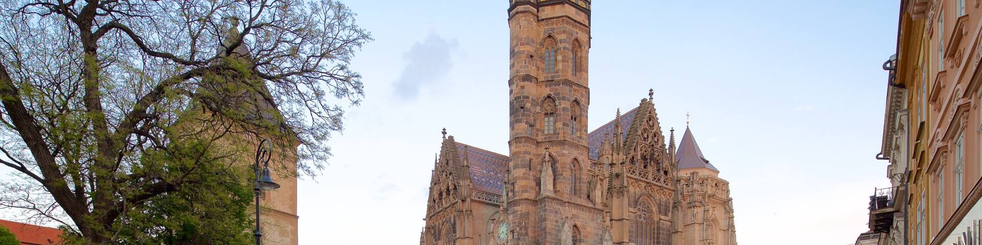 Kosice caratteristiche di architettura d\'epoca, città e chiesa o cattedrale