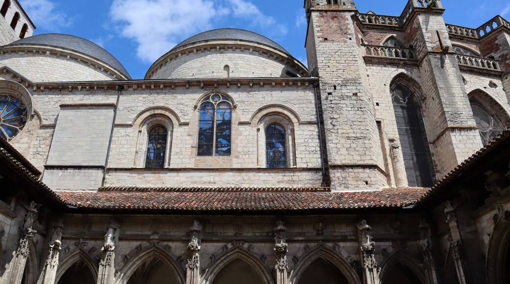 Extérieur de la cathédrale Saint-Étienne de Cahors (46).