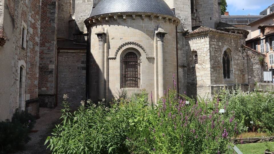 Extérieur de la cathédrale Saint-Étienne de Cahors (46).
