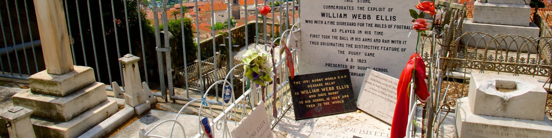 Menton featuring a cemetery