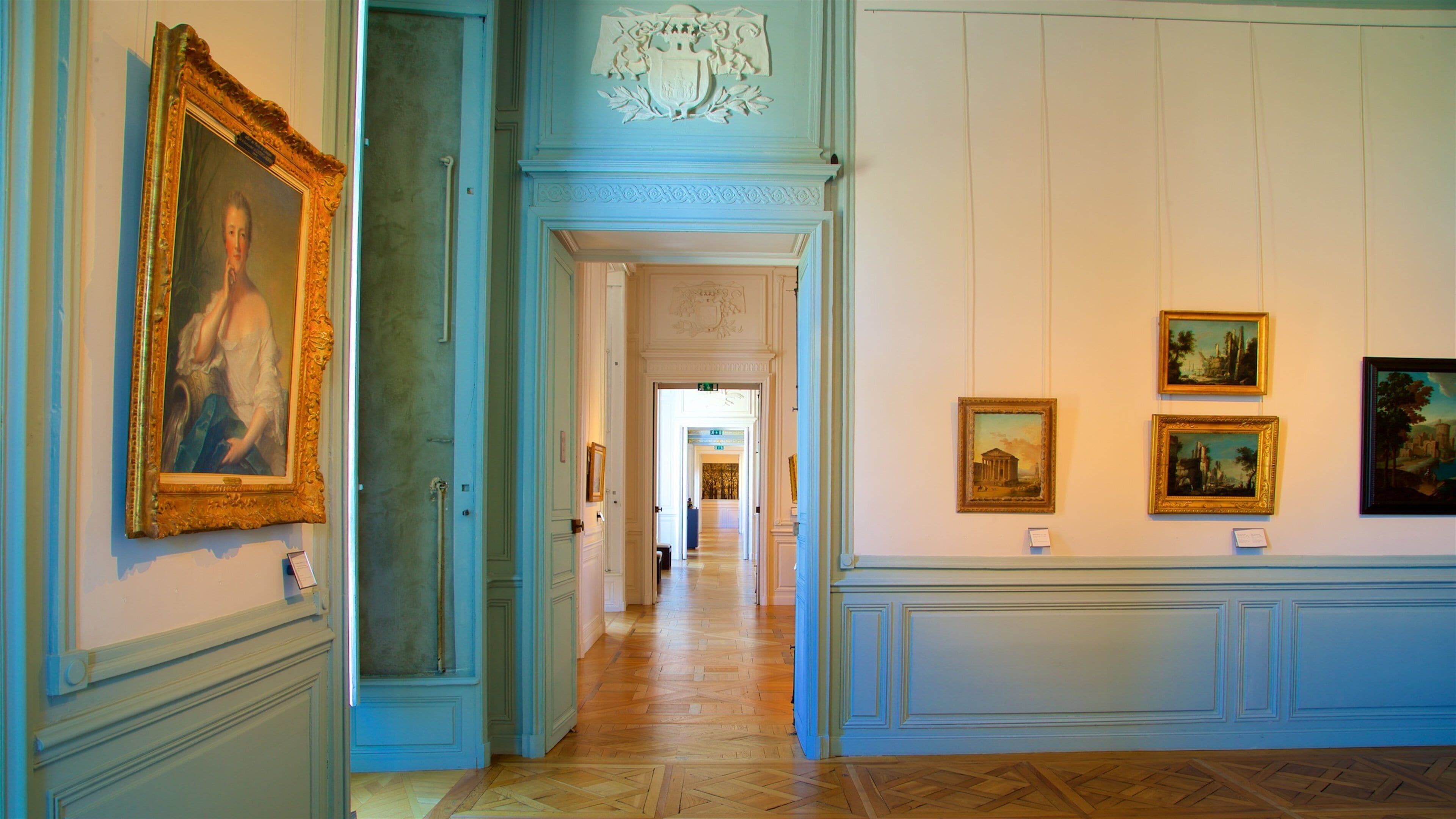 Musée des Beaux Arts which includes art, heritage elements and interior views