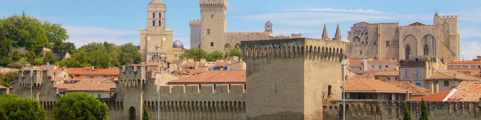 City Walls which includes a city, heritage elements and heritage architecture