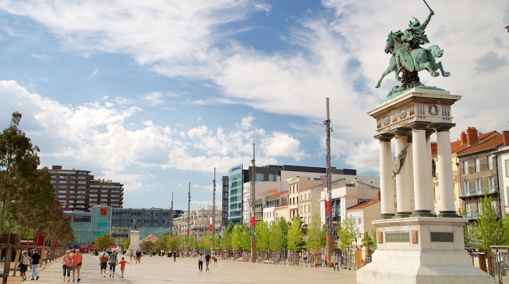 Vercingétorix Statue 呈现出 城市, 廣場 和 古蹟